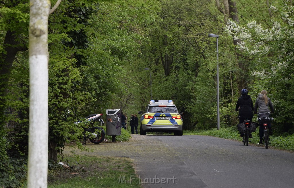 Einsatz BF Koeln in Koeln Buchheim Arnsbergerstr P51.JPG - Miklos Laubert